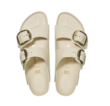 Carica l'immagine nel visualizzatore di Gallery, Birkenstock Arizona Big Buckle Pelle naturale vernice High-Shine Ecru Donna