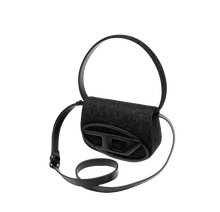Carica l'immagine nel visualizzatore di Gallery, 1DR-Iconica borsa a spalla in denim lavato Diesel