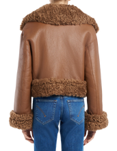 Carica l'immagine nel visualizzatore di Gallery, Giubbino cropped in shearling Don Dup
