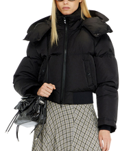 Carica l'immagine nel visualizzatore di Gallery, Piumino in nylon imbottito con cappuccio staccabile Diesel Donna
