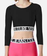Carica l&#39;immagine nel visualizzatore di Gallery, Top corto con logo E72HAH218-EN0008  Versace Jeans Couture
