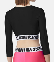 Carica l&#39;immagine nel visualizzatore di Gallery, Top corto con logo E72HAH218-EN0008  Versace Jeans Couture
