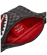 Carica l&#39;immagine nel visualizzatore di Gallery, Henney sip black savvy crossbody Sprayground
