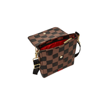 Carica l&#39;immagine nel visualizzatore di Gallery, BORSA  SHARKS IN PARIS PAINTED MESSENGER SLING BAG SPRAYGROUND
