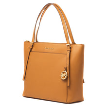 Carica l&#39;immagine nel visualizzatore di Gallery, BORSA VOYAGER CUOIO 30T9GV6T9L MICHAEL KORS
